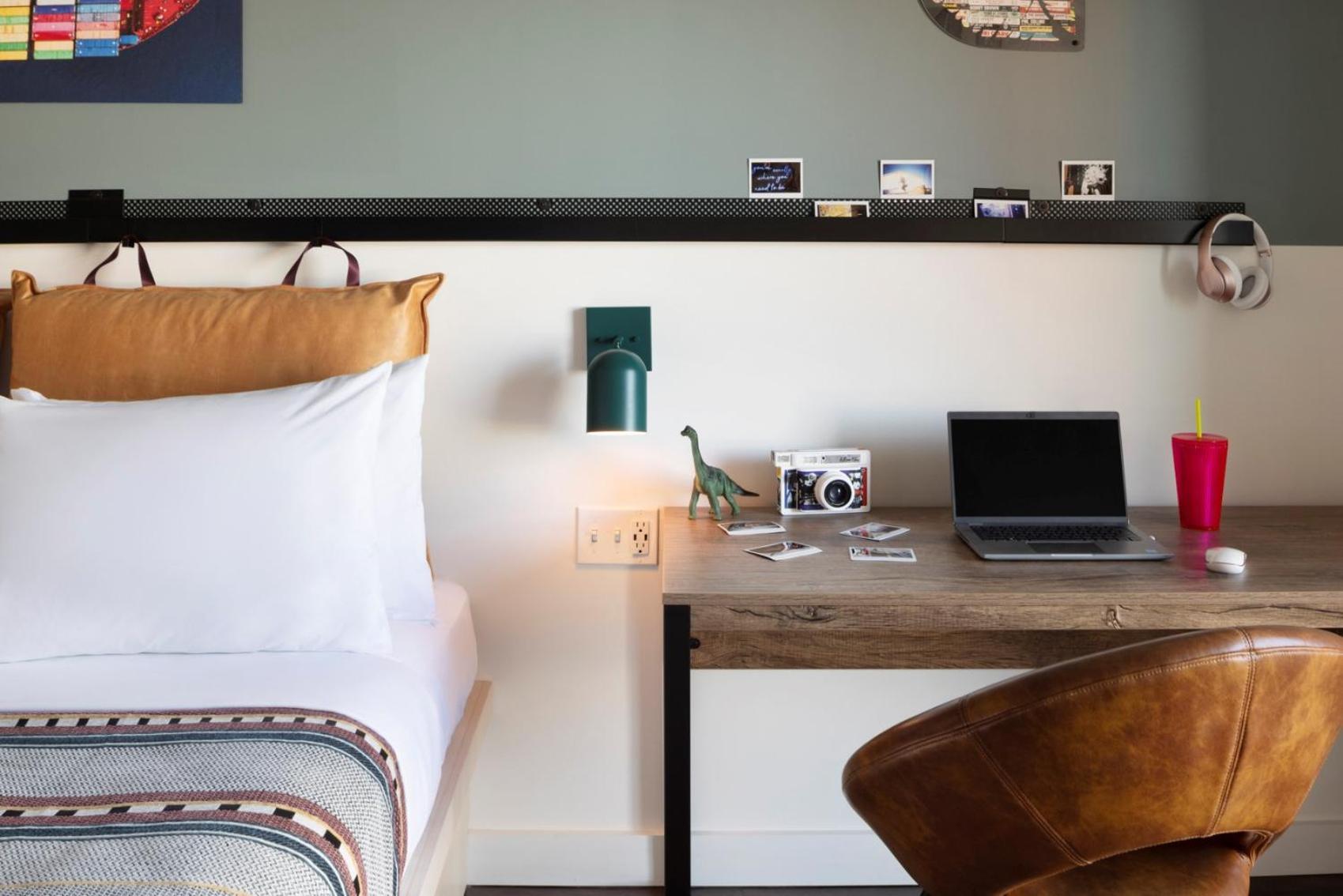 Moxy Downtown Hotel 4*